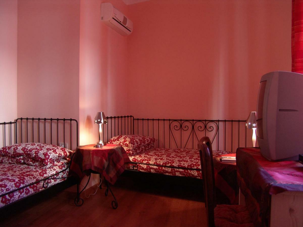 カターニア I Colori Di Sara Bed & Breakfast エクステリア 写真